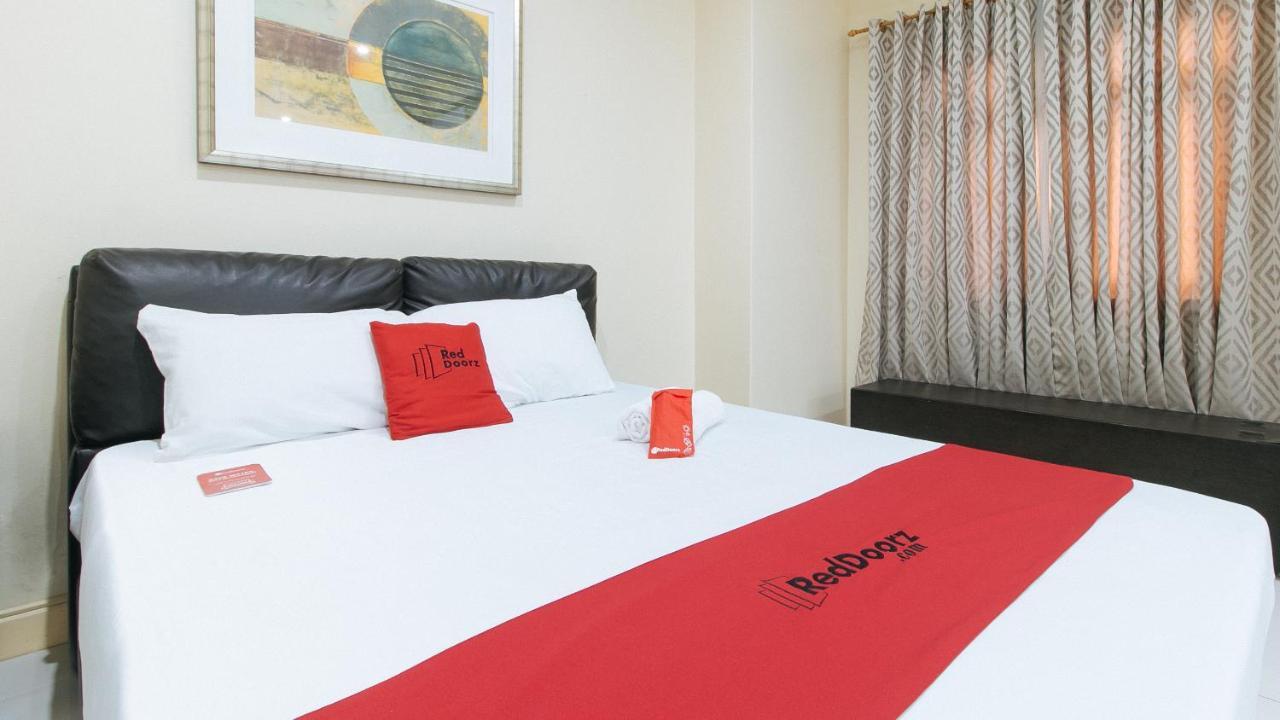 Reddoorz Plus @ Better Living Paranaque Paranaque City Экстерьер фото