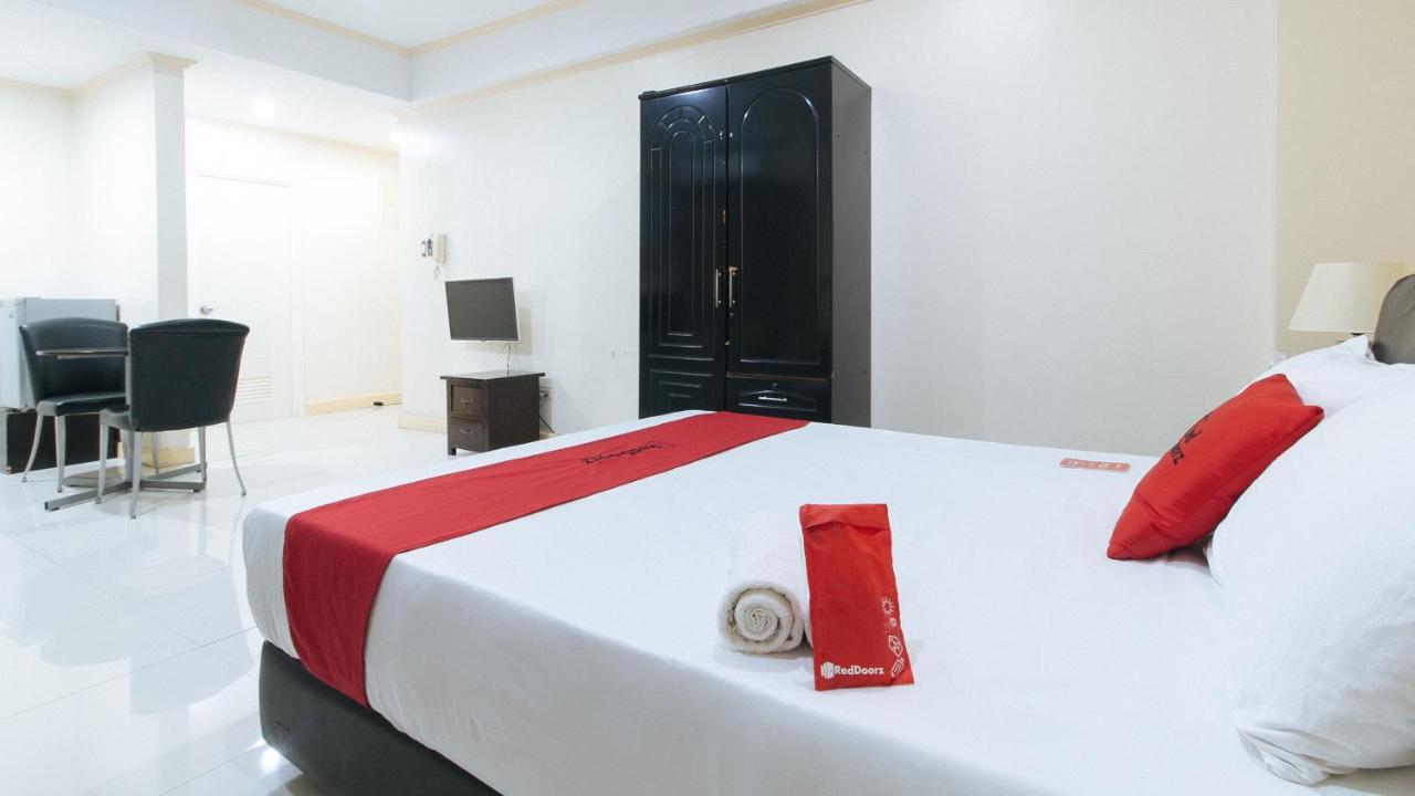 Reddoorz Plus @ Better Living Paranaque Paranaque City Экстерьер фото